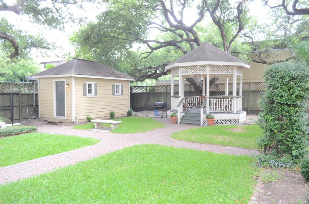 Hi - Houston The Morty Rich Hostel Exterior photo