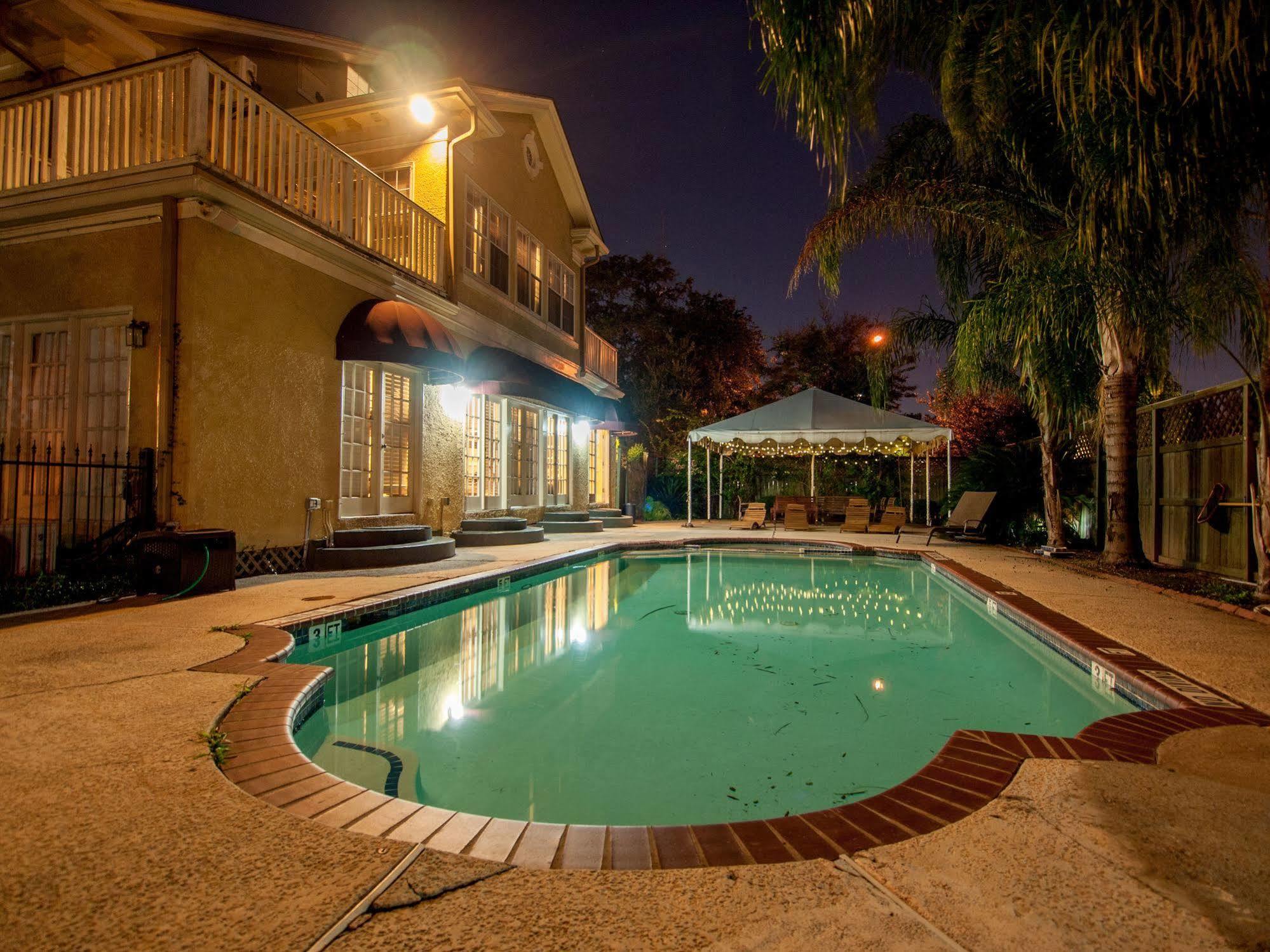 Hi - Houston The Morty Rich Hostel Exterior photo